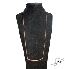 Charger l'image dans la galerie, Rose Gold Curved Hammered Bar Necklace