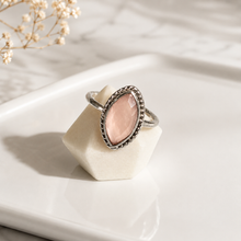 Charger l'image dans la galerie, Blush Chalcedony Marquise Ring | Sterling Silver