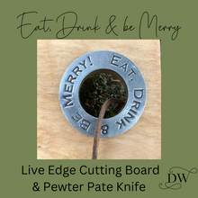 Charger l'image dans la galerie, Live edge cutting board with pewter pate knife — engraved Eat, Drink and Be Merry — Dream Weaver Canada3