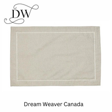 Charger l'image dans la galerie, Cream with Metallic Gold Shimmer placemat