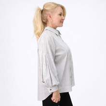 Charger l'image dans la galerie, Striped Blouse with Collar and Puffy Sleeves | Black & White 3