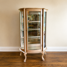 Charger l'image dans la galerie, Vintage Curved Glass Curio Cabinet with Lion's Paw Feet