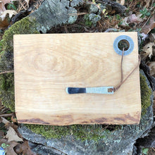 Charger l'image dans la galerie, Live edge cutting board with pewter pate knife — engraved Eat, Drink and Be Merry — Dream Weaver Canada 5