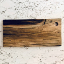 Charger l'image dans la galerie, Raw Edge Wood Charcuterie Board | Rectangle