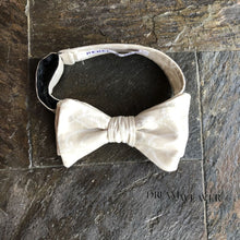 Charger l'image dans la galerie, Ropes Nautical Bow Tie | Cream Ropes on Beige Accessories