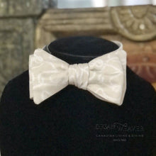 Charger l'image dans la galerie, Ropes Nautical Bow Tie | Cream Ropes on Beige Accessories