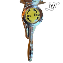 Charger l&#39;image dans la galerie, “Clear bubble glass drink dispenser with spigot and lid – ideal for mulled cider or festive punch from Dream Weaver Canada spigot2
