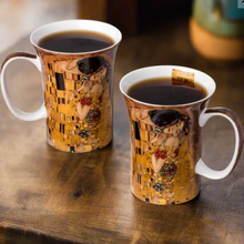 Charger l&#39;image dans la galerie, Gustav Klimt The Kiss | Set of 2 Mugs4
