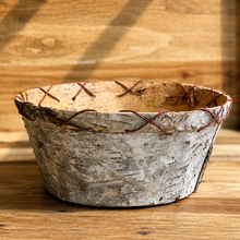 Charger l'image dans la galerie, Handcrafted Birch Bark Planter Cover – Medium Bowl
