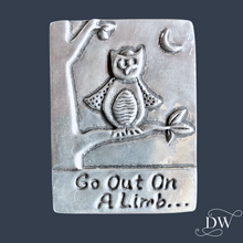 Charger l'image dans la galerie, Handcrafted pewter trinket box with owl and “Go Out On A Limb” engraving — Dream Weaver Canada

