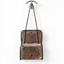 Charger l'image dans la galerie, INZI Blush Pink Metallic Crystal-Embellished Crossbody Clutch Bag open
