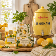 Charger l'image dans la galerie, Lemon Basil Foaming Soap | Michel Design Works \ Dream Weaver 
