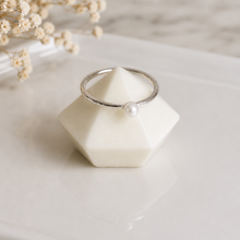 Charger l'image dans la galerie, Minimal Pearl Ring | Silver | Dream Weaver Canada
