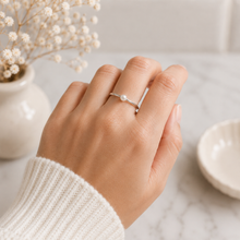 Charger l'image dans la galerie, Minimal Pearl Ring | Silver | Dream Weaver Canada2
