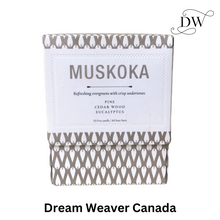 Charger l&#39;image dans la galerie, Muskoka Jar Candle | Pine, Cedarwood, Eucalyptus | Dream Weaver2
