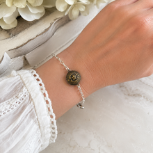 Charger l'image dans la galerie, Vintage Canadian Crown Button Sterling Silver Bracelet DW
