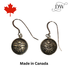 Charger l&#39;image dans la galerie, Vintage Canadian RCAF Button Earrings
