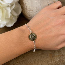 Charger l'image dans la galerie, Vintage Canadian Royal Coat of Arms Sterling Silver Bracelet - LFST
