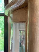 Charger l'image dans la galerie, Vintage Curved Glass Curio Cabinet with Lion's Paw Feet curved glass
