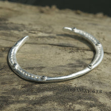 Charger l&#39;image dans la galerie, Vital Silver and Diamond Bangle Bracelet | Bauxo3
