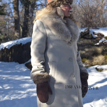 Charger l&#39;image dans la galerie, Stone Twill Coat with Removable Faux Fur Collar
