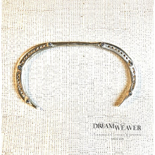 Load image into Gallery viewer, Vital Cuff Bracelet | Bauxo Accessories
